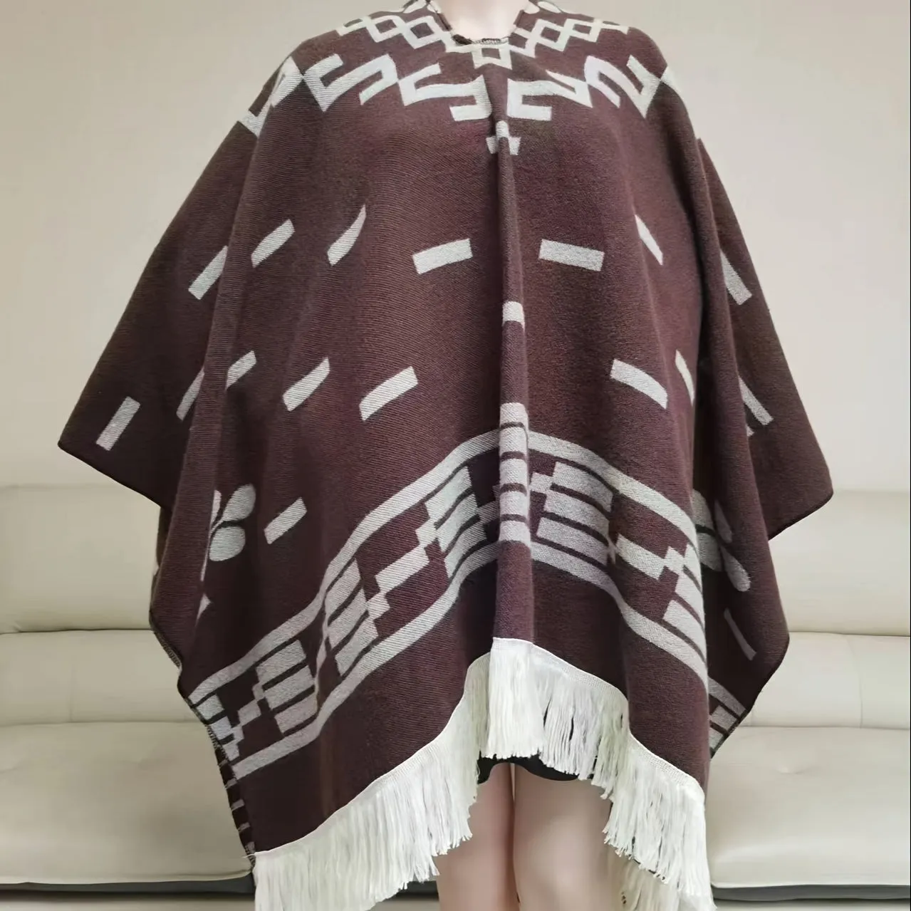 Authentic Wild West Bandit-Inspired Poncho: Fall/Winter Warmth, Casual Style, Non-Elastic, Perfect for Outdoor Adventures - Made with Polyester (PET) Fabric, Featuring Intricate Embroidery and Striped Design