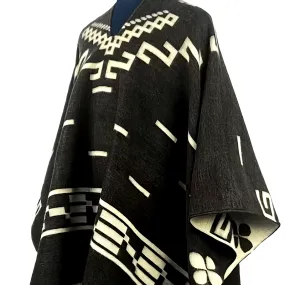 Authentic Wild West Bandit-Inspired Poncho: Fall/Winter Warmth, Casual Style, Non-Elastic, Perfect for Outdoor Adventures - Made with Polyester (PET) Fabric, Featuring Intricate Embroidery and Striped Design