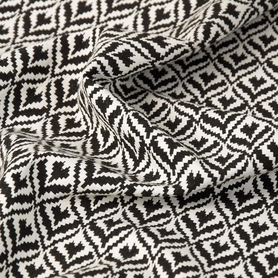 Black & White Geometric Jacquard 3369