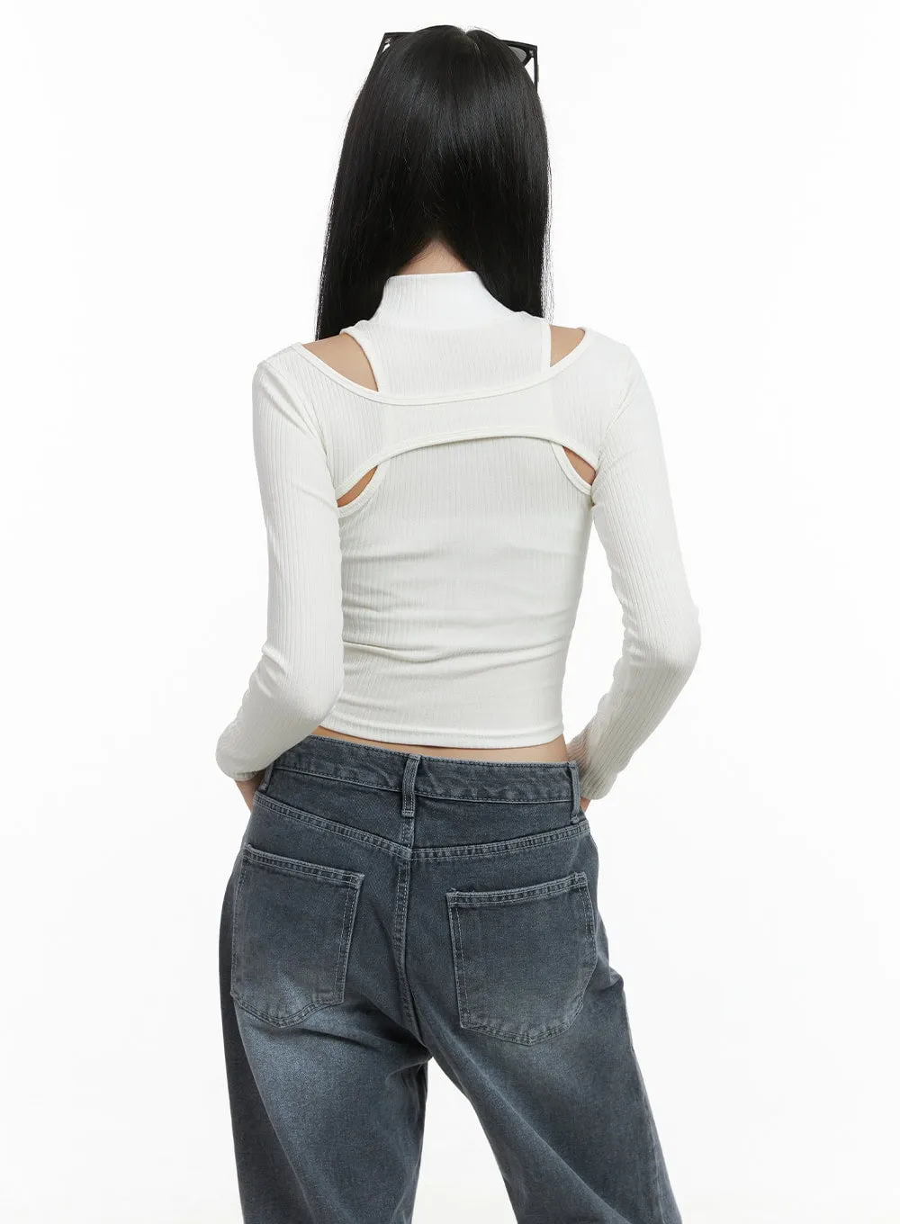 Chain Cut-Out Turtleneck Cropped Top OO401