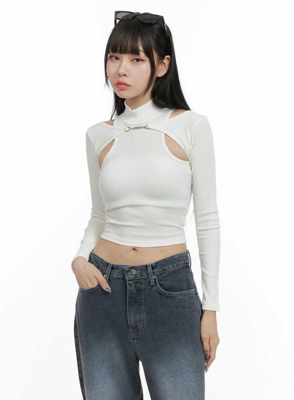 Chain Cut-Out Turtleneck Cropped Top OO401