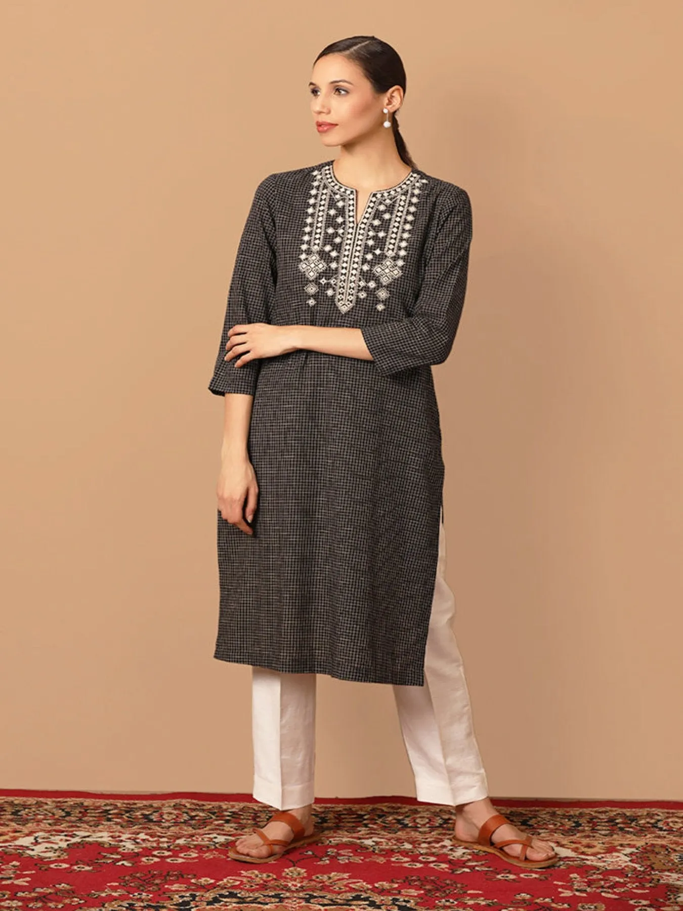 Chequered Pattern Straight-Fit Kurta With Mirror Work