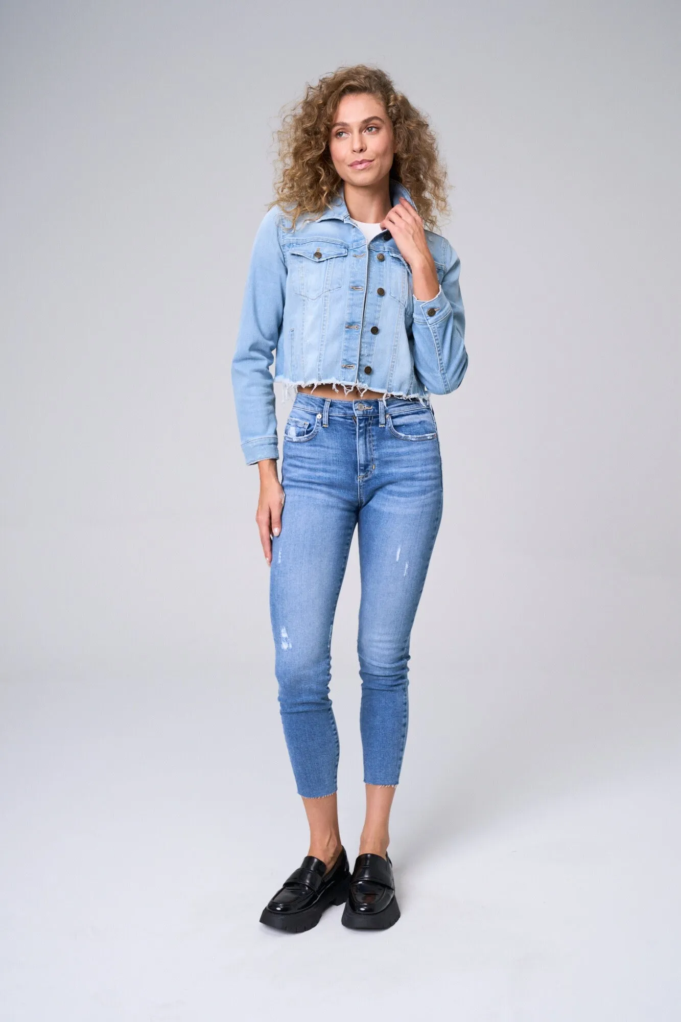 CROPPED STRETCH DENIM JACKET WITH DISTRESSED HEM  / SP-J4216ML