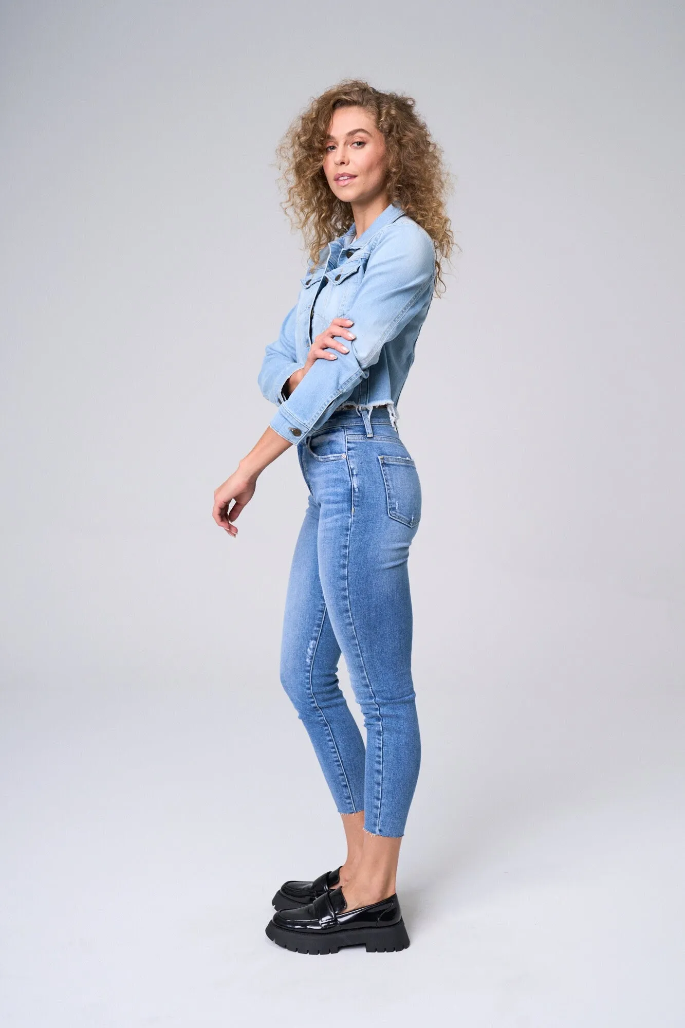 CROPPED STRETCH DENIM JACKET WITH DISTRESSED HEM  / SP-J4216ML