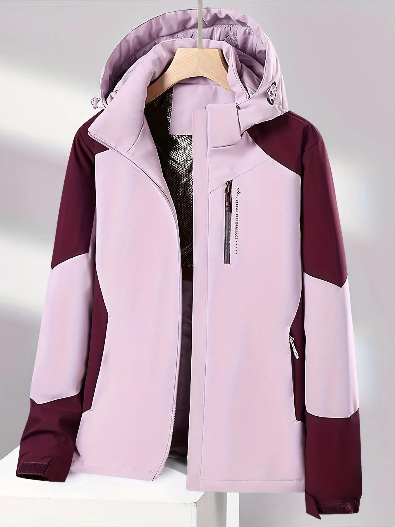 Stylish Women's Winter Jacket - Ultra-Lightweight, Warm, Waterproof, and Windproof - Contrast Color Sports Fashion Coat with Breathable Membrane and Adjustable Cuffs